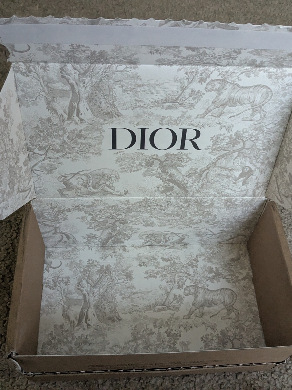 Dior Gift Box - Picture 3 of 5